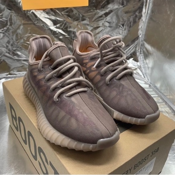 YEEZY BOOST 350 V2 - Picture 5 of 8